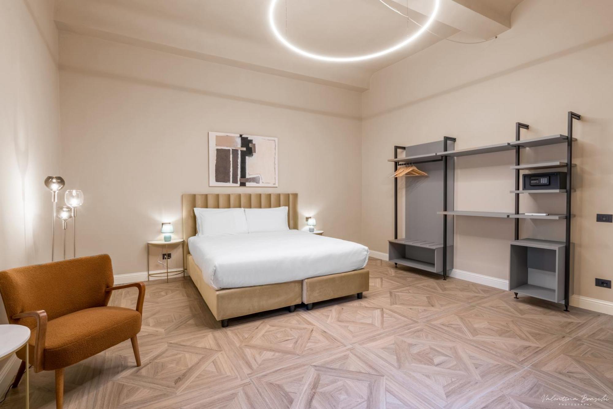Adamas Hotel